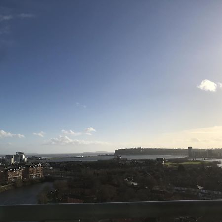 Riverbank Penthouse And Apartments カーディフ エクステリア 写真