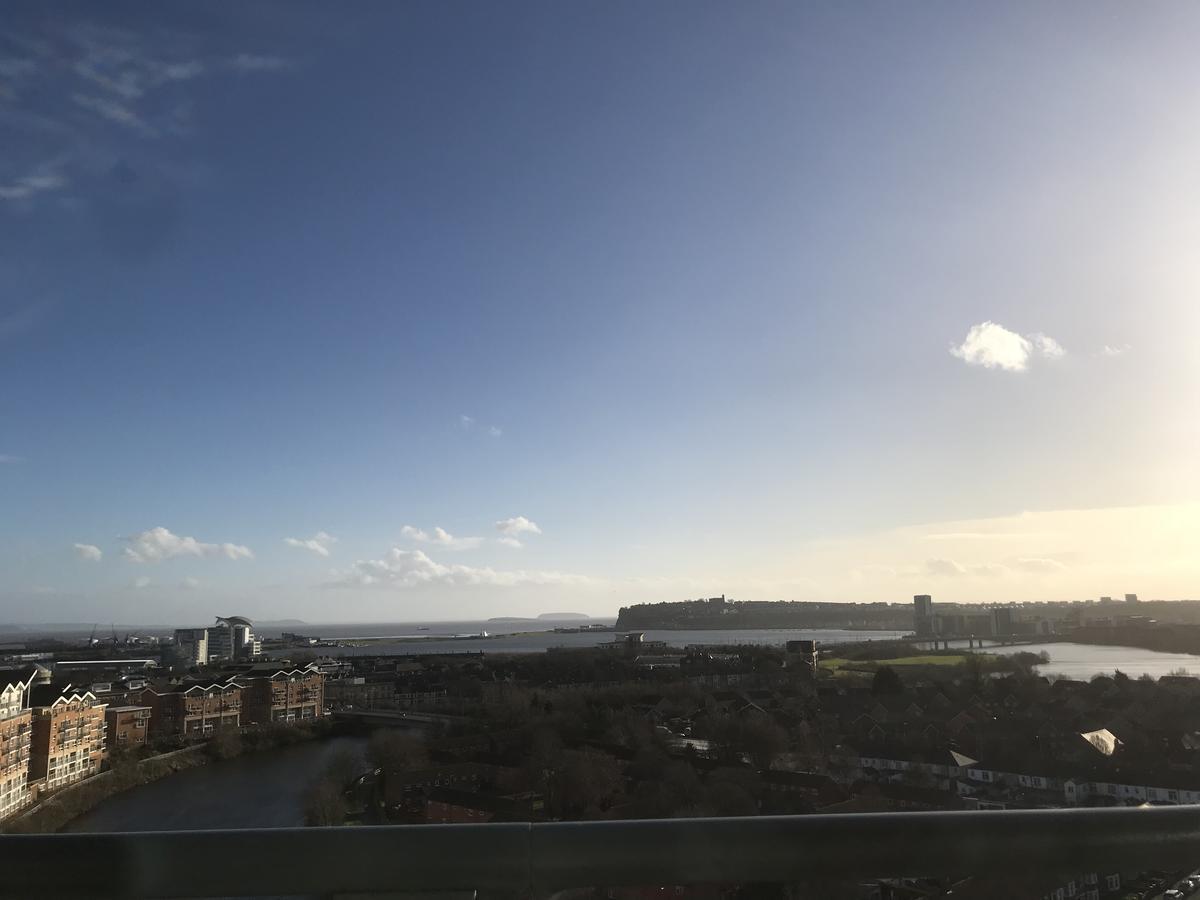 Riverbank Penthouse And Apartments カーディフ エクステリア 写真