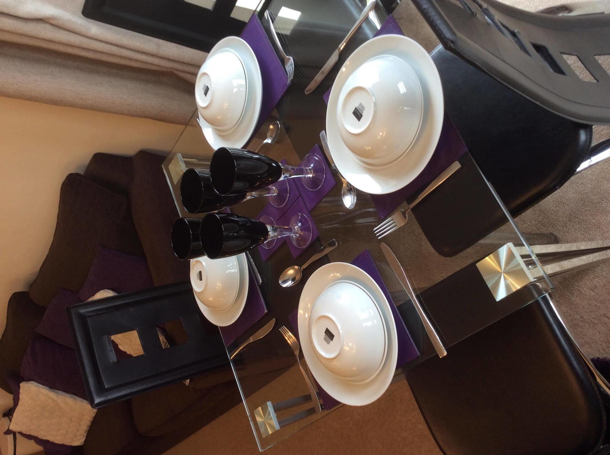 Riverbank Penthouse And Apartments カーディフ エクステリア 写真